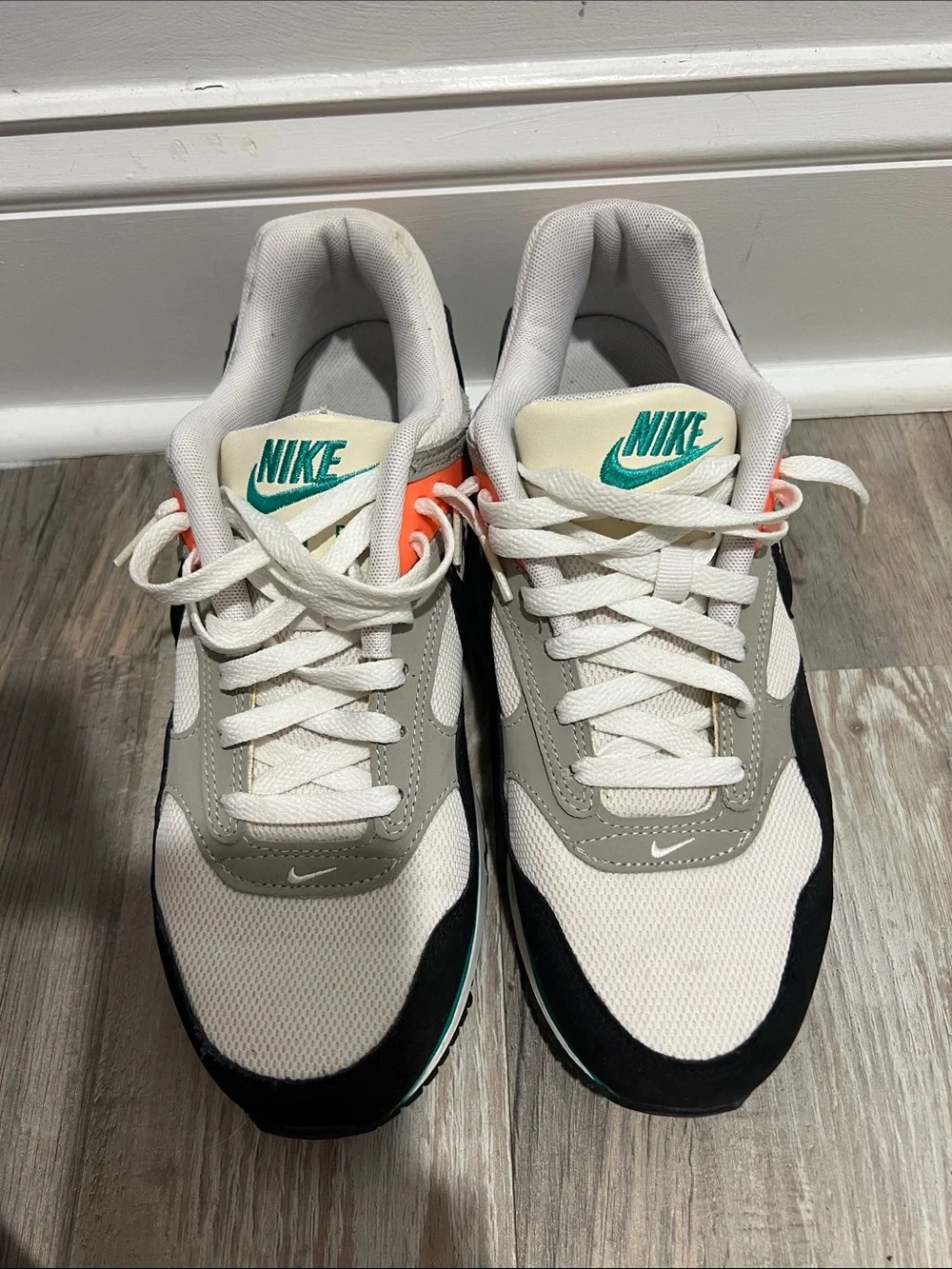 Women’s Nike Air Max Correlate Size 10